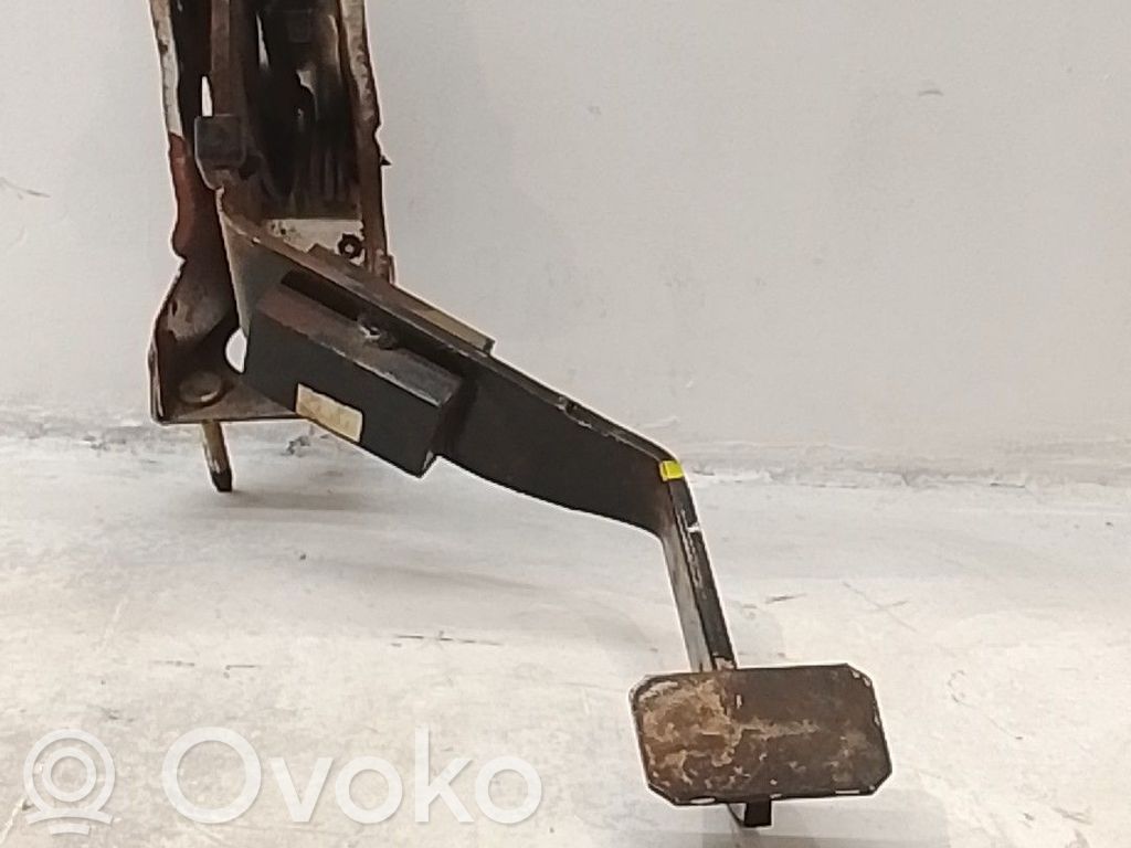 Pedal de embrague   46503