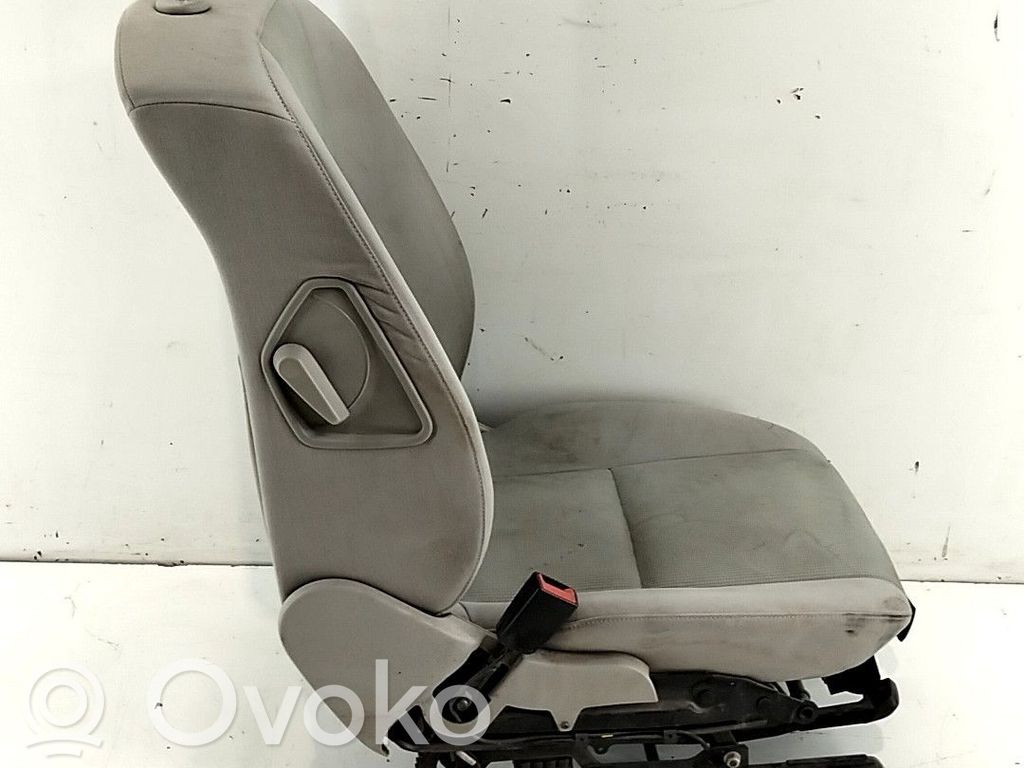 Mercedes-Benz C W203 Kuljettajan istuin