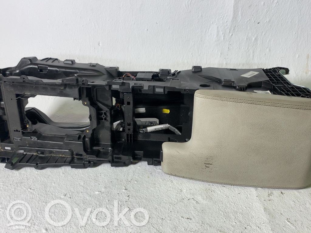 Jaguar F-Pace Tunel środkowy 