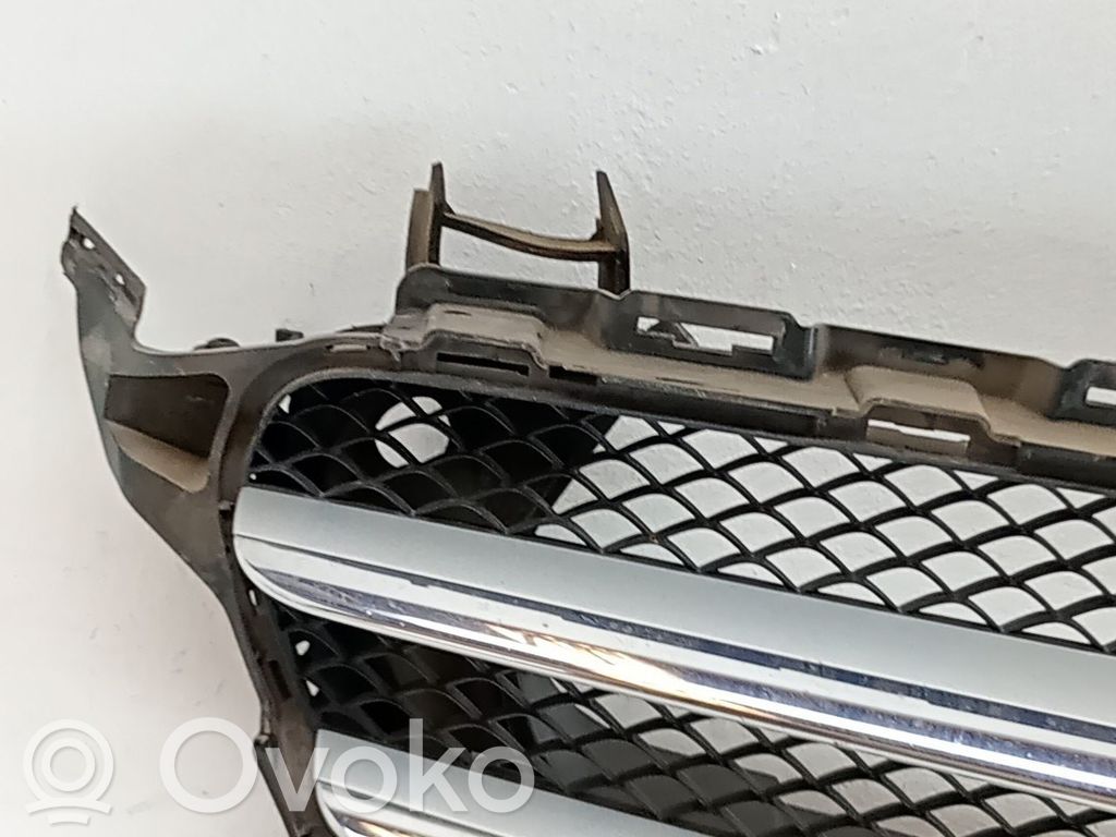 Mercedes-Benz C W205 Rejilla delantera 