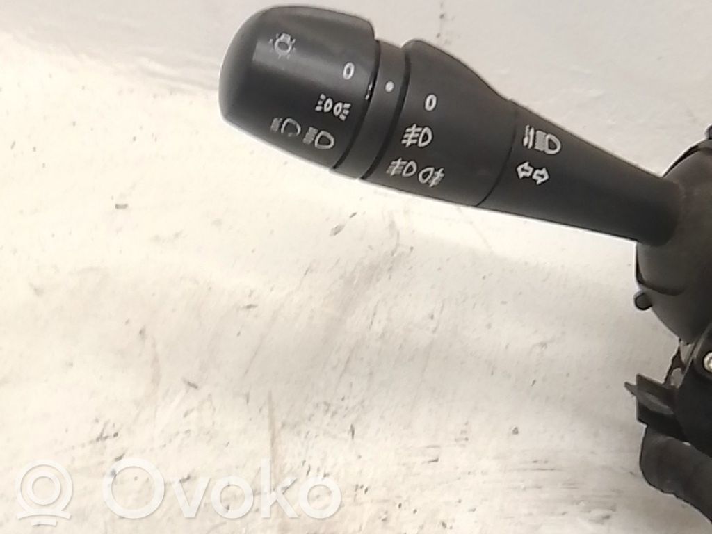 Renault Sandero II Ohjauspyörän painikkeet/kytkimet 