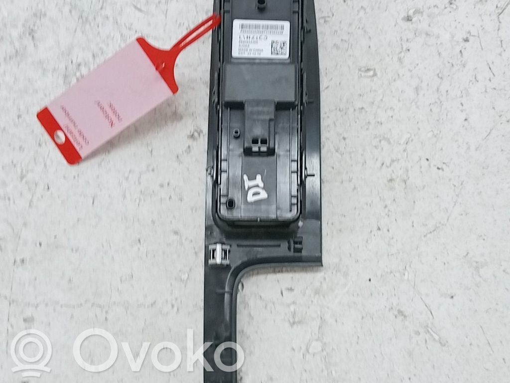 Lynk & co 01 Przyciski szyb 