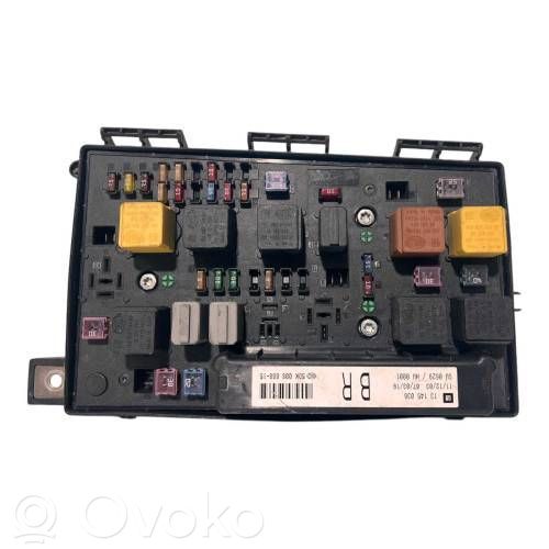 Opel Astra H Módulo de fusible 