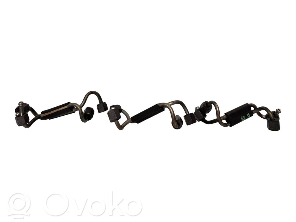 BMW 5 E39 Fuel injector supply line/pipe 