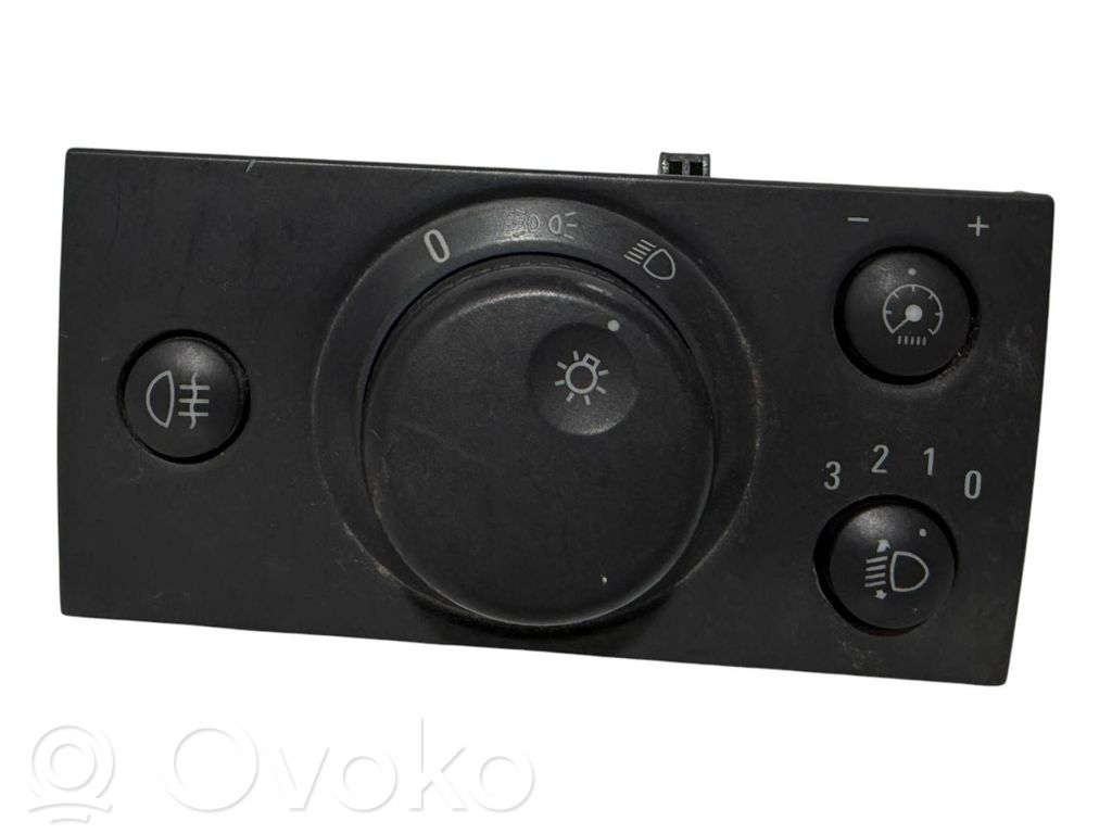 Light switch   93394756,04061015