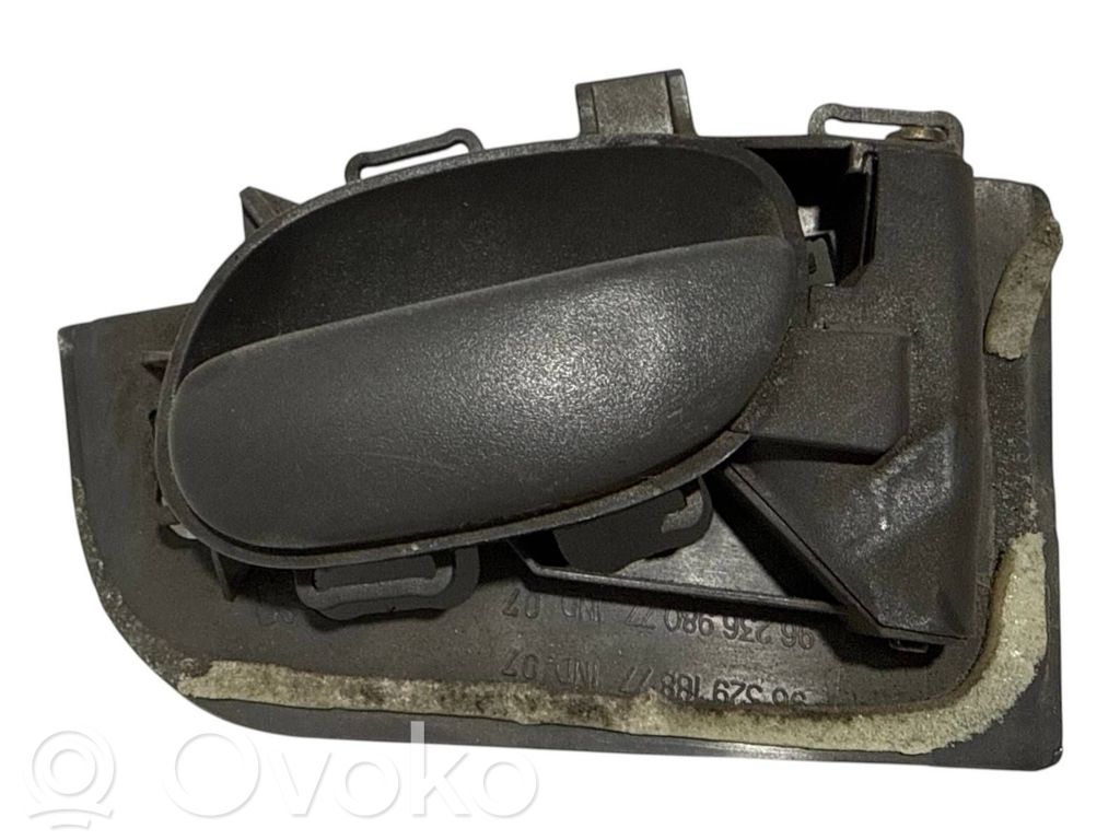 Peugeot 206 Rear door interior handle 