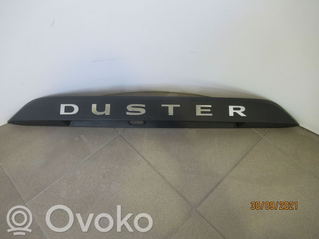 Dacia Duster Trunk door license plate light bar 
