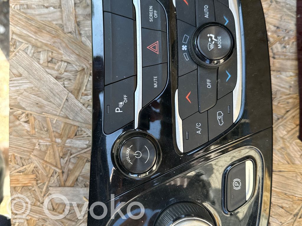 Chrysler Pacifica Climate control unit 