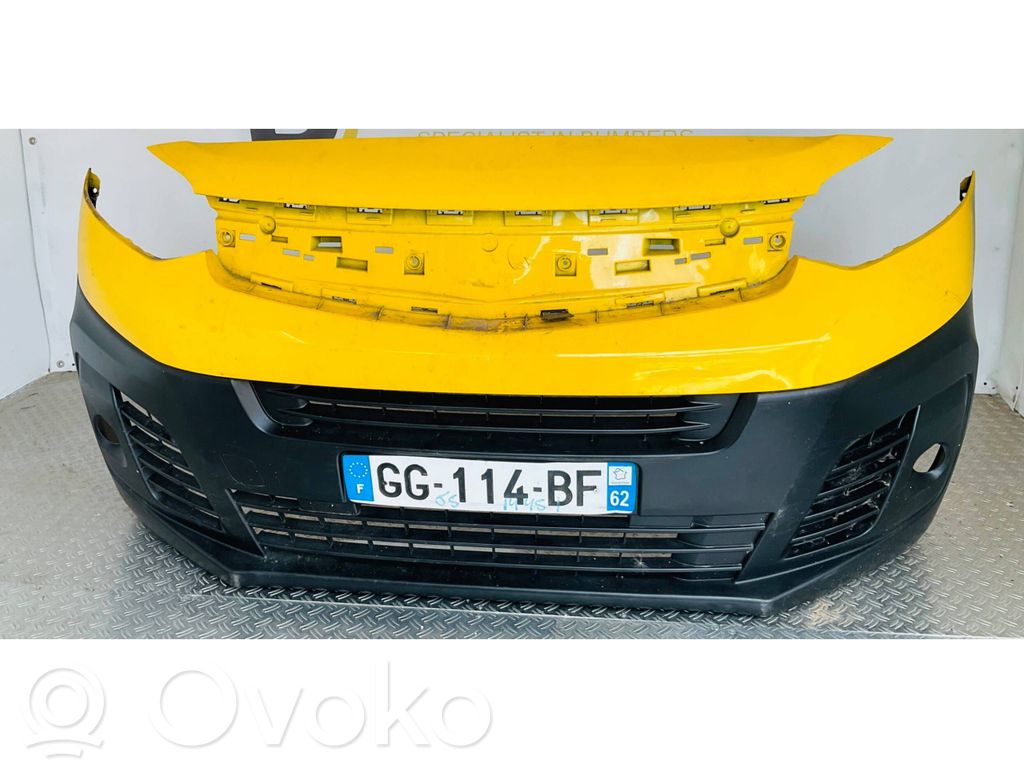Opel Vivaro Parachoques delantero 