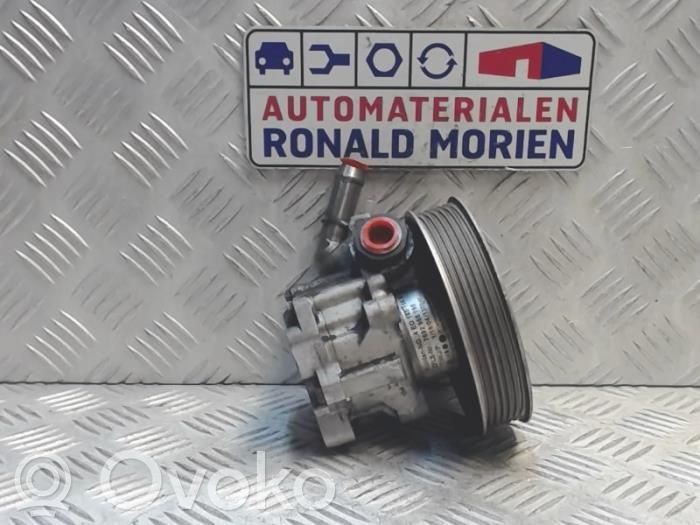 Ohjaustehostimen pumppu   4E0145156B