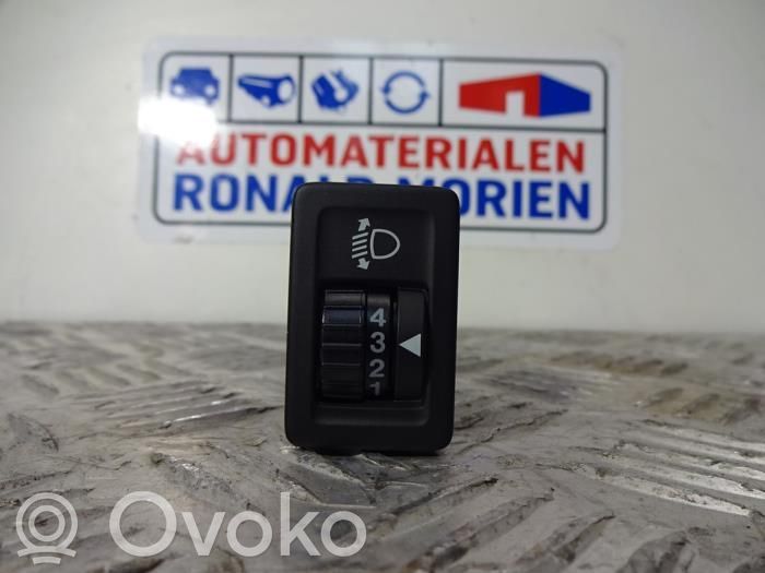 Suzuki Celerio Ajovalojen korkeuden säätökytkin 