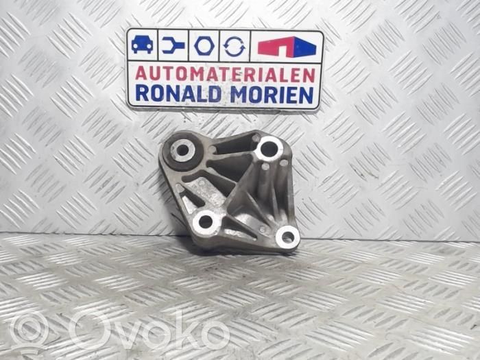 Volvo V40 Gearbox mounting bracket 