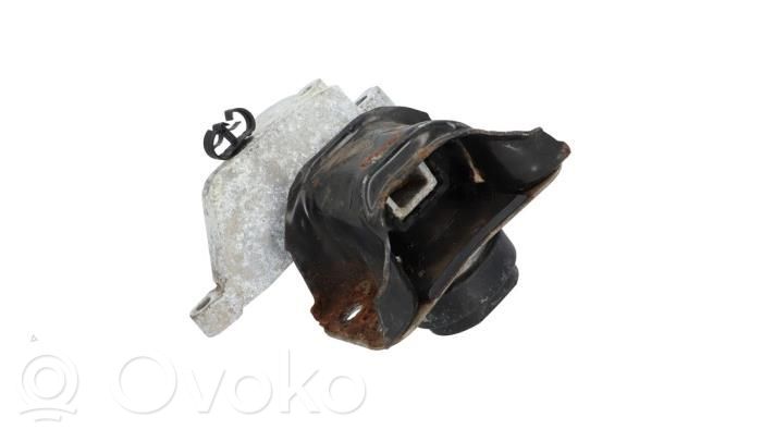 Renault Twingo II Engine mount bracket 