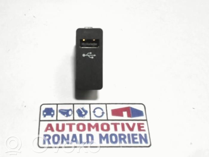 BMW 2 F45 Enchufe conector USB 