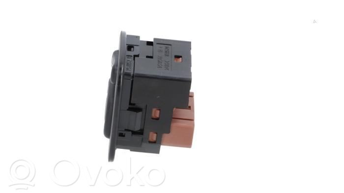 Peugeot 108 Wing mirror switch 