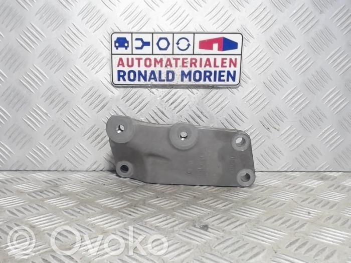 Opel Corsa E Gearbox mounting bracket 