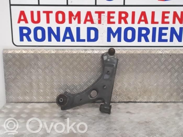 Opel Adam Рычаг 