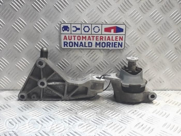 Engine mount bracket   24427641