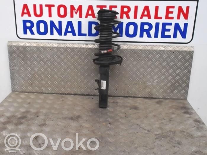 Volvo V40 Priekšpusē amortizators 