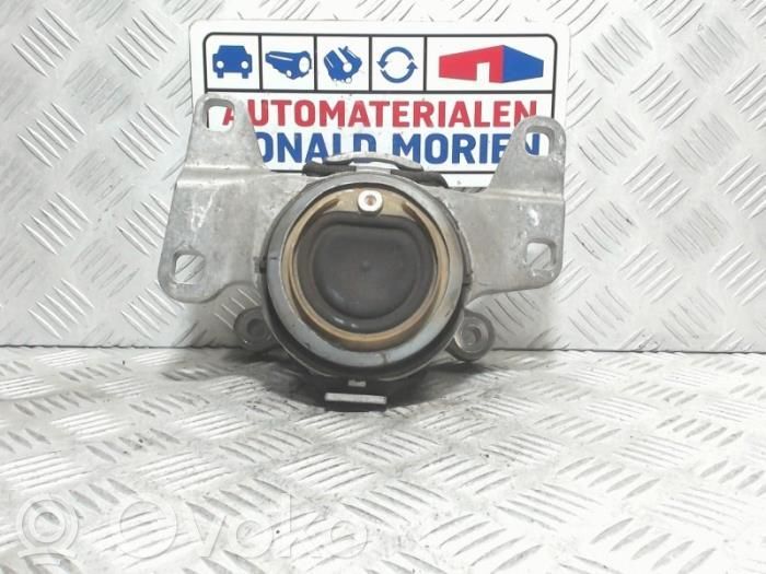 Volvo V40 Engine mount bracket 