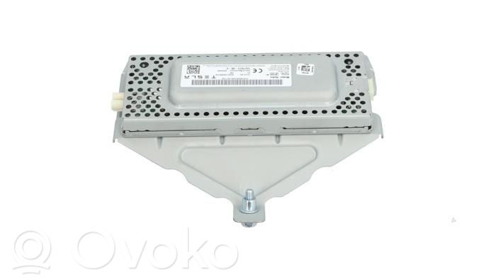 Tesla Model Y Radion antenni 