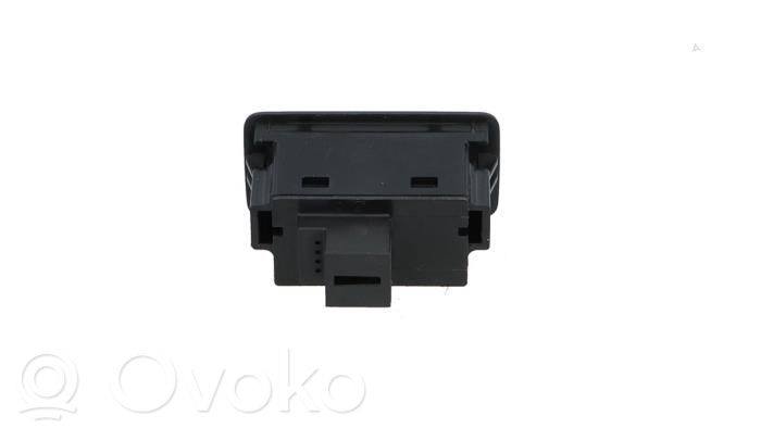 Audi Q2 - Tailgate/trunk/boot open switch 