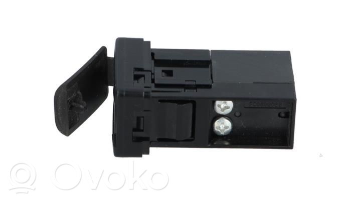 Toyota Yaris Gniazdo / Złącze USB 