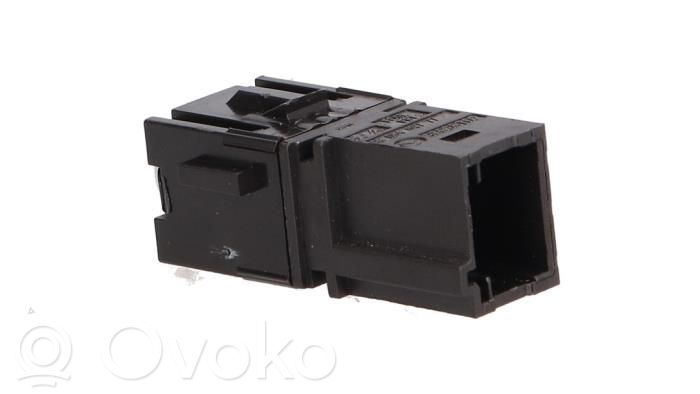Peugeot 108 Enchufe conector USB 