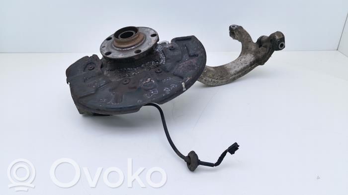 Audi A4 S4 B7 8E 8H Zwrotnica koła przedniego 