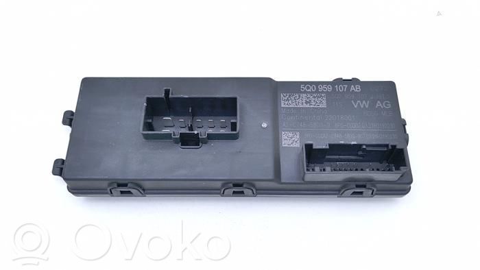 Tailgate/trunk control unit/module   5Q0959107AB