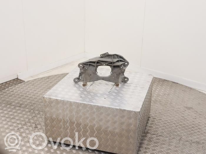Audi A8 S8 D4 4H Gearbox mounting bracket 