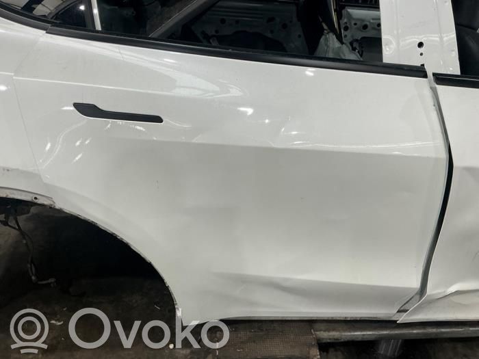 Tesla Model Y Galinės durys 