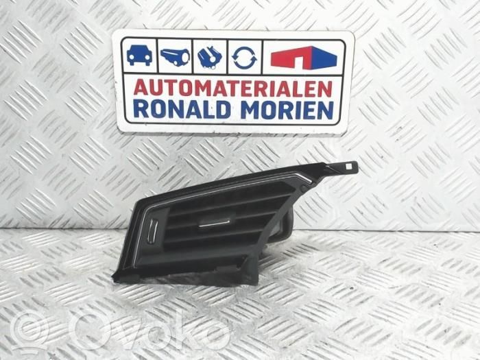 Dysze / Kratki środkowego nawiewu deski rozdzielczej   4KL820901A,4KL820901A