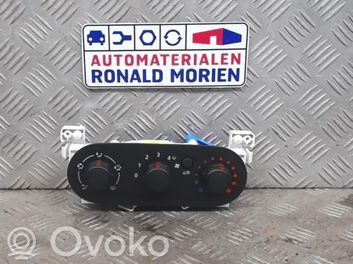 Opel Vivaro Climate control unit 