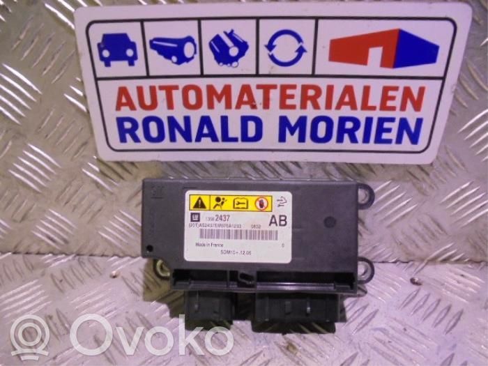 Unitate/modul de comandă airbaguri   13582437,13582437