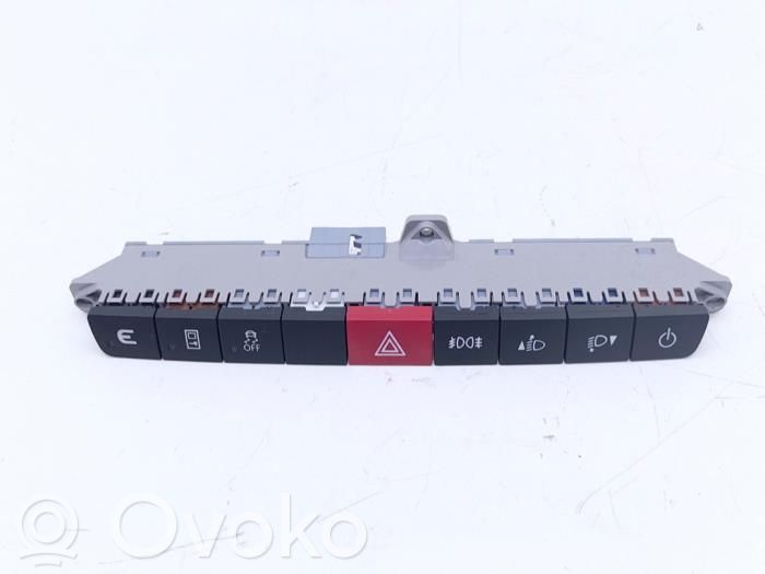 Iveco Daily 5th gen Botón interruptor de luz de peligro 