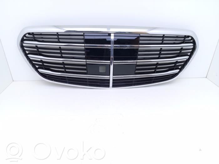 Maskownica / Grill / Atrapa górna chłodnicy   A22388401009040,A2238804000,A2238880200
