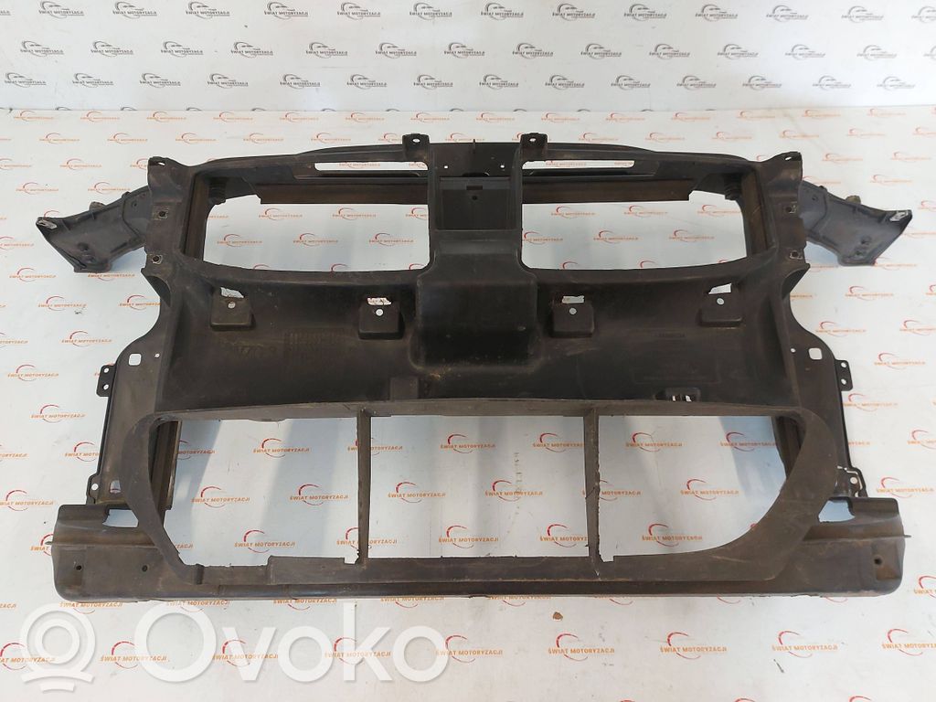 BMW 3 E90 E91 Radiatorių panelė 