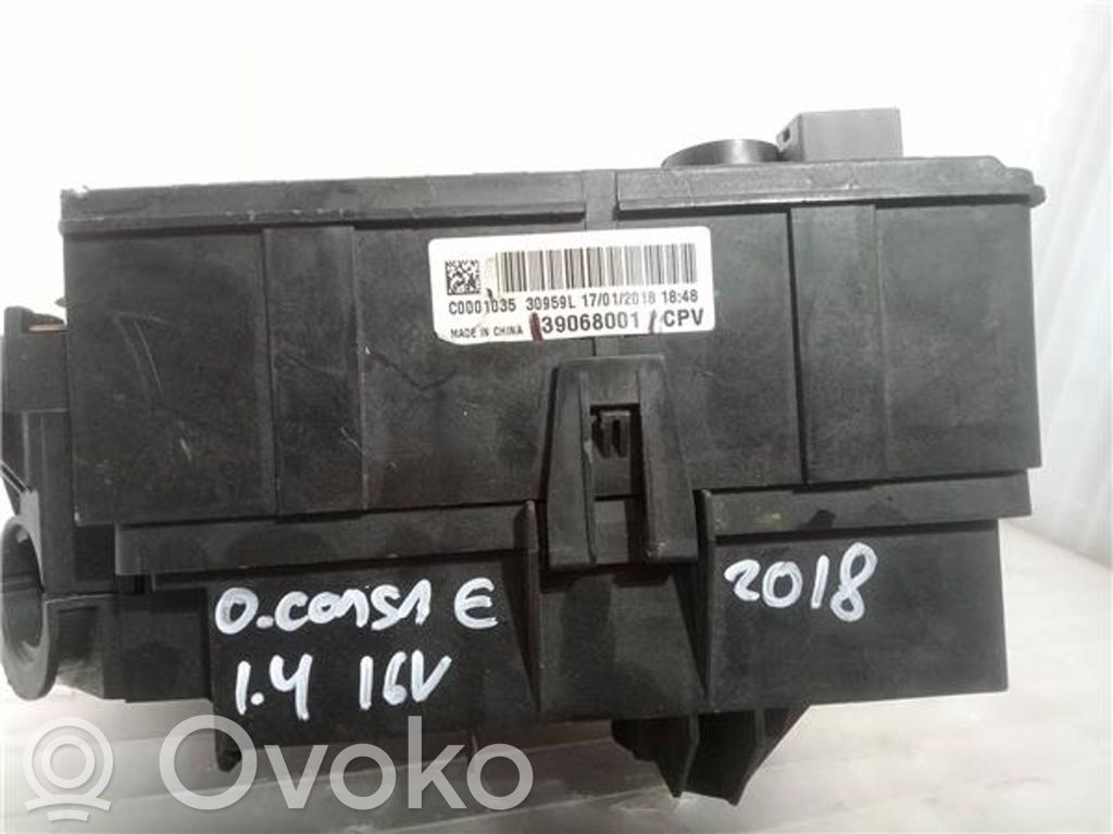 Opel Corsa E Fuse module 