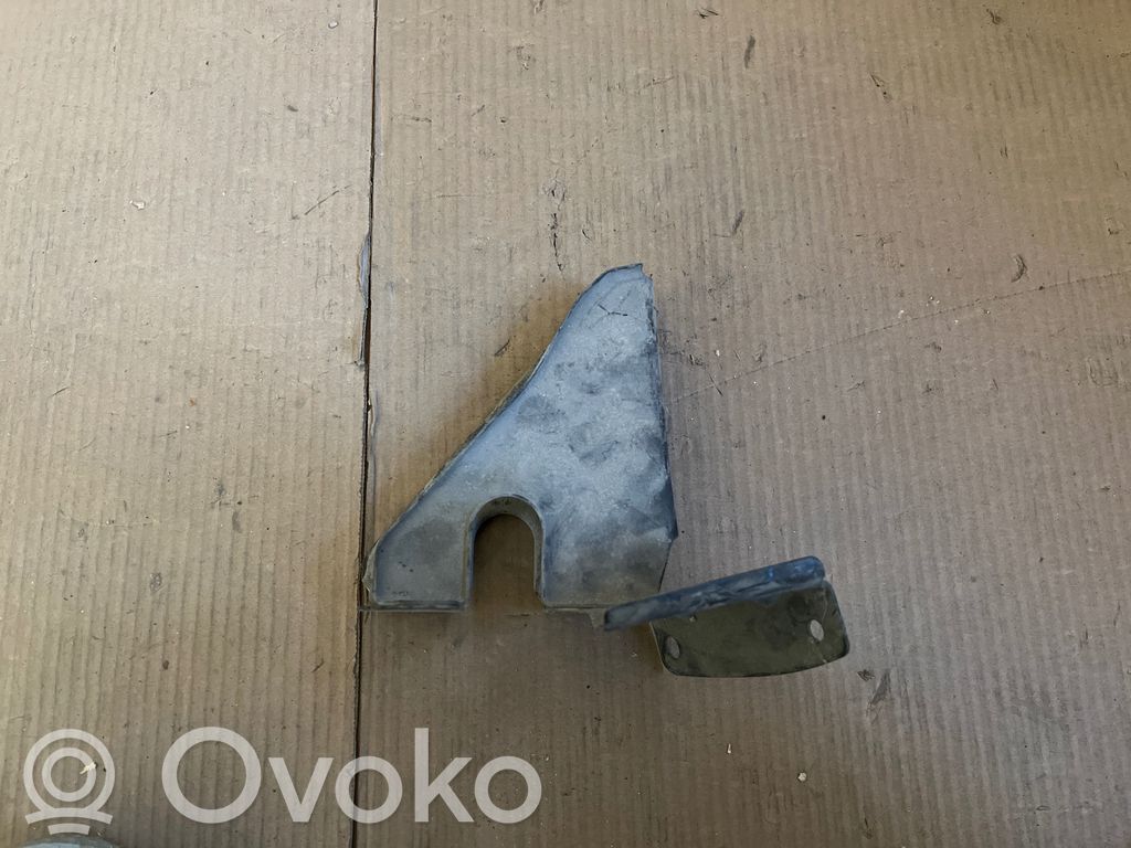 Radiator mount bracket   8040554
