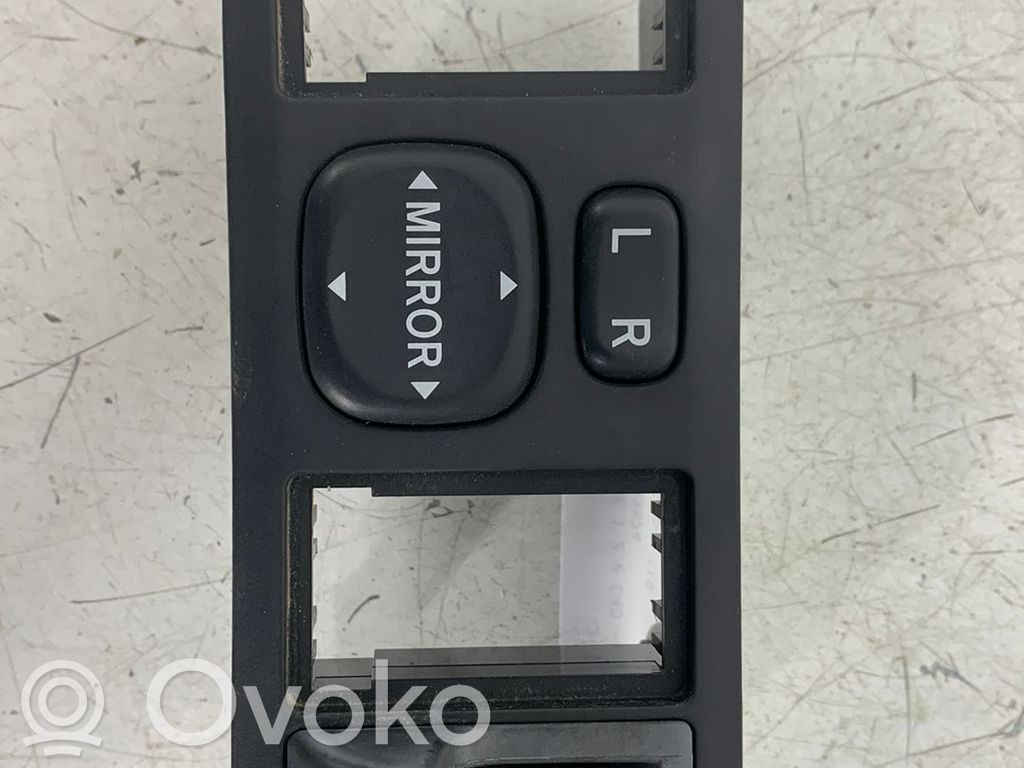 Wing mirror switch