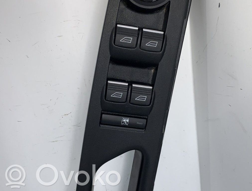 Electric window control switch   2032975