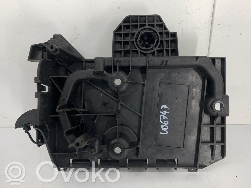 Citroen C5 Akkulaatikon alusta 