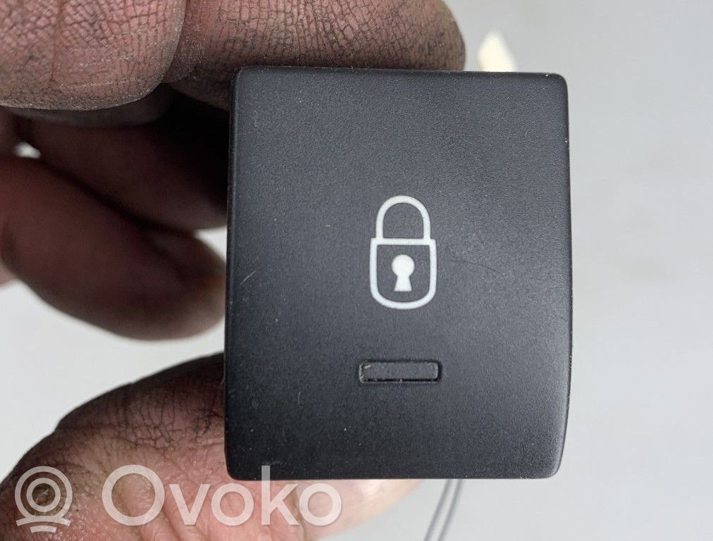 Peugeot 3008 I Central locking switch button 