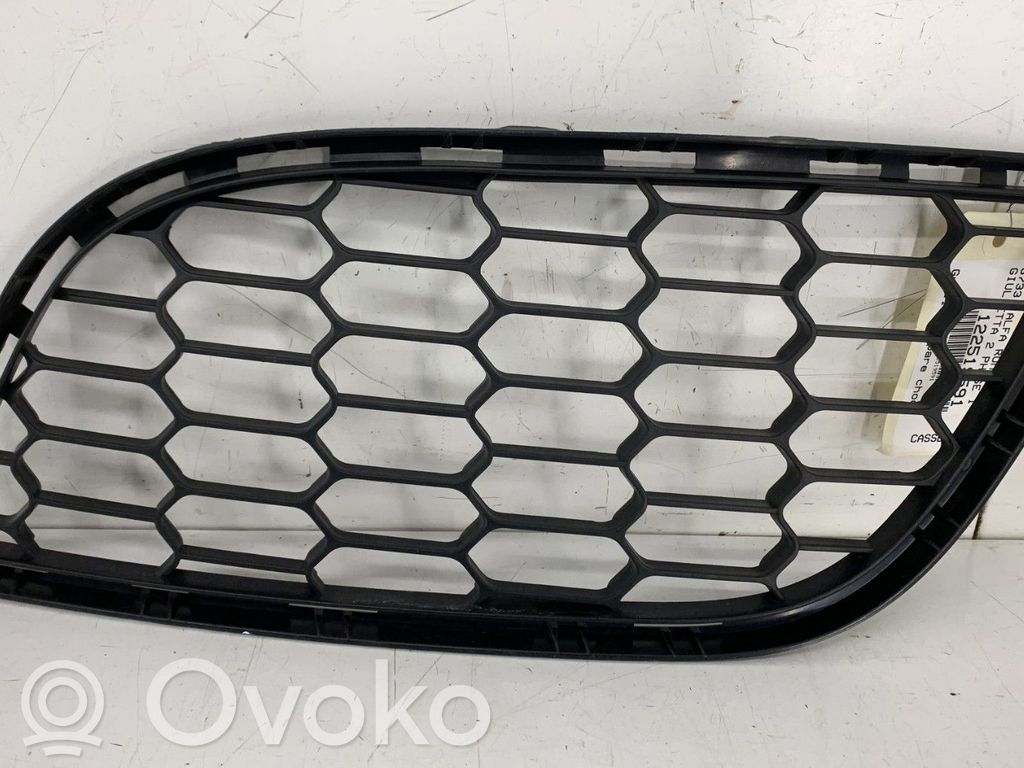 Alfa Romeo Giulietta Maskownica / Grill / Atrapa górna chłodnicy 
