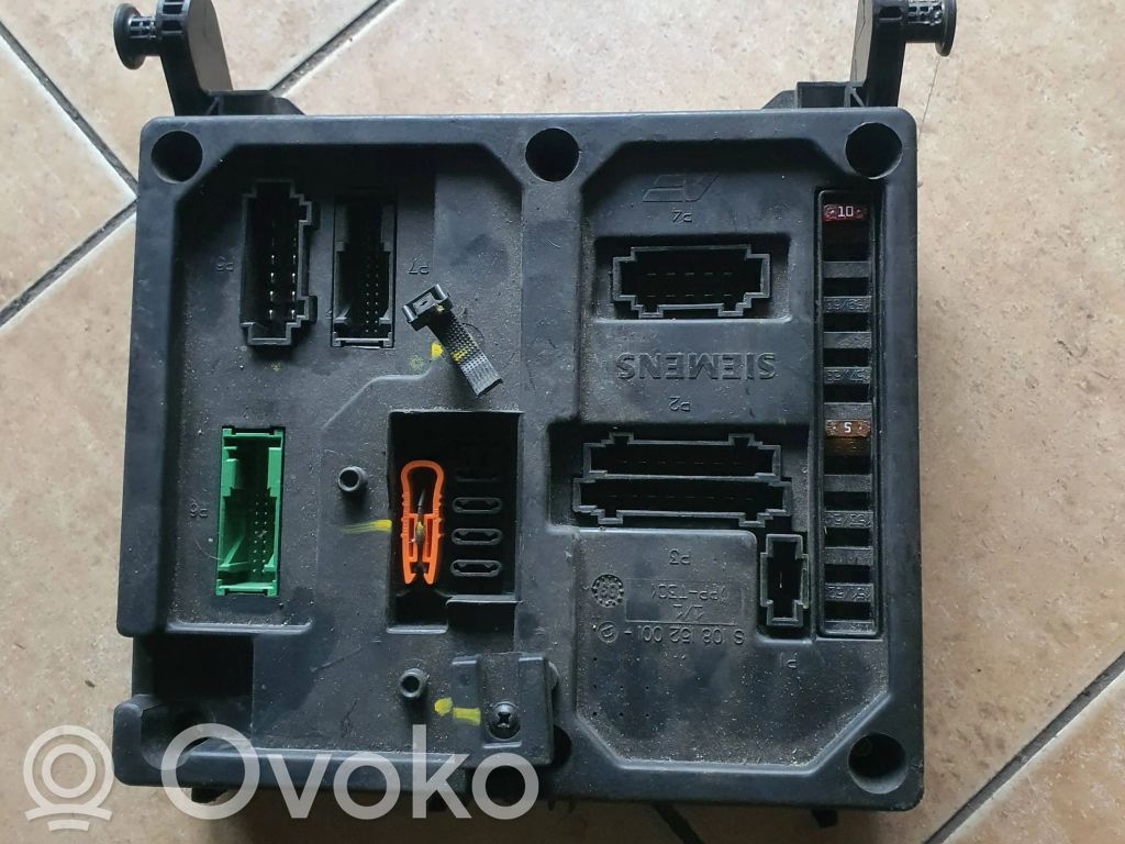 Ramka / Moduł bezpieczników   7M3962258AG,430304987,4M2114B205BA,S120042200
