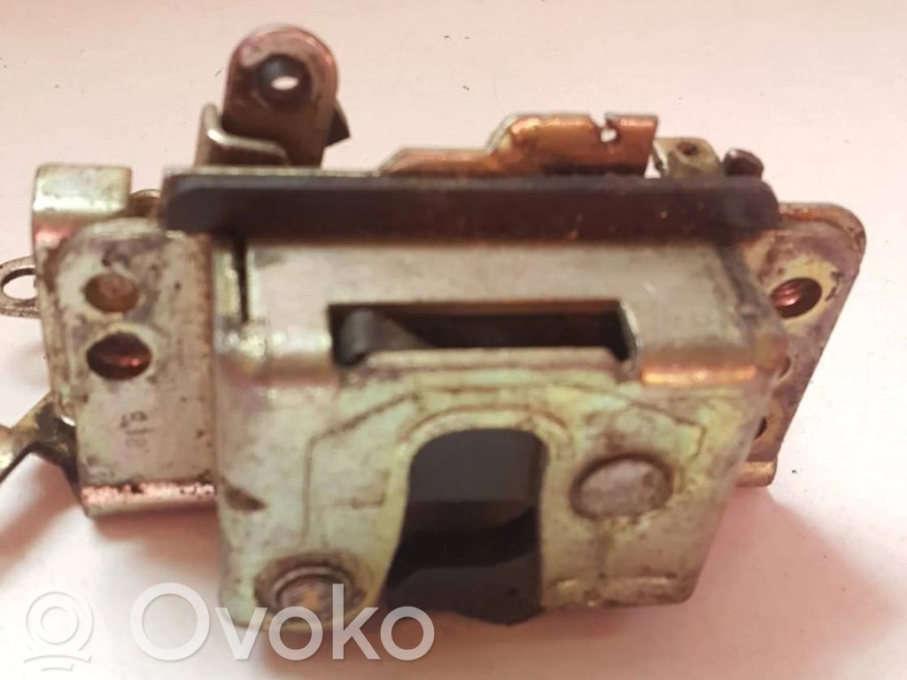 Opel Kadett E Galinių durų spyna 
