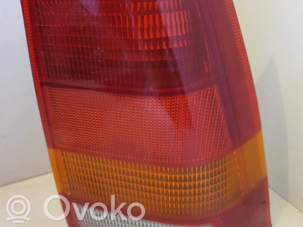 Opel Kadett E Takavalon polttimon suojan pidike 