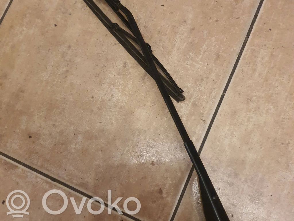 Wiper trim   PCF1
