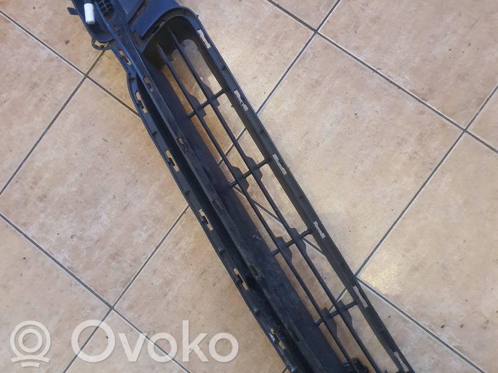 Chrysler Voyager Kratka dolna zderzaka przedniego 